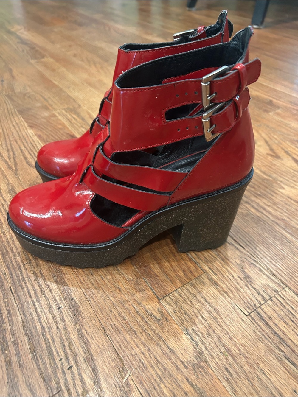 Topshop Apache Red Patent Leather Chunky Heel Cutout Ankle Boots Womens size 7.5